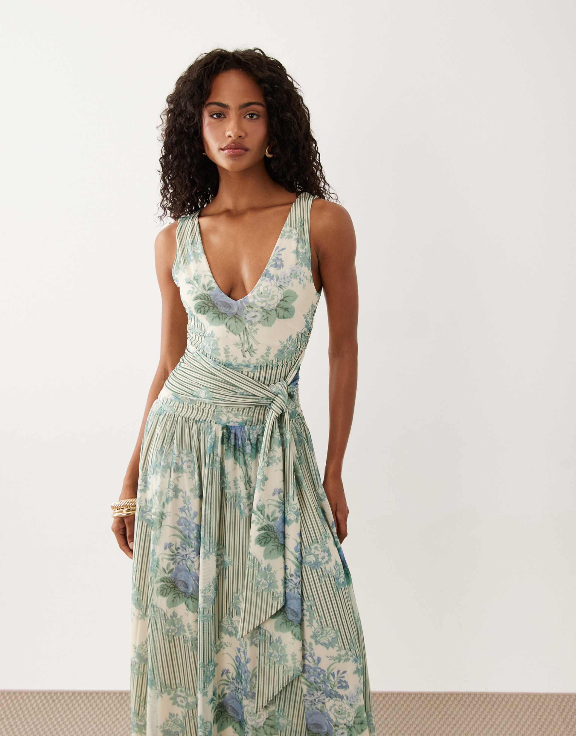 abercrombie & fitch plunge neck sleeveless maxi dress in blue tile print