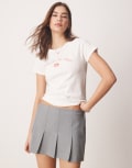 [Abercrombie & Fitch] Abercrombie & Fitch raglan t-shirt with lipstick chest print in white S Cloud dancer