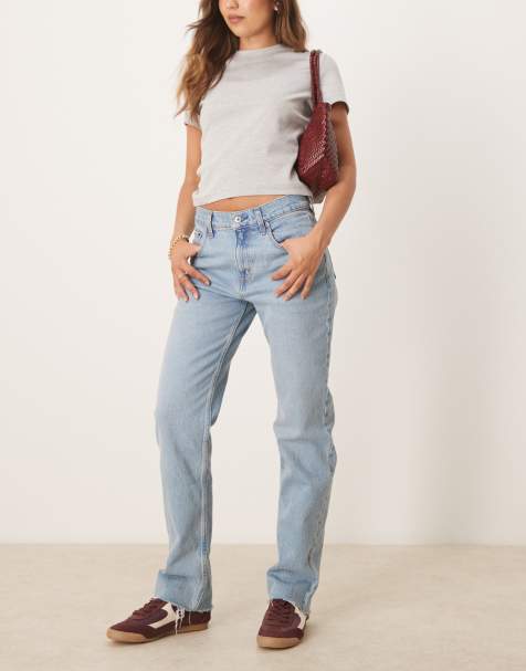 Abercrombie & Fitch - Rechte enkeljeans met ultra hoge taille en onbewerkte zoom in medium wassing - view 1