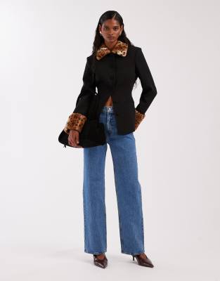 Abercrombie & Fitch - Relaxed-Fit-Jeans im 90er-Stil in mittelblauer Waschung mit hohem Bund