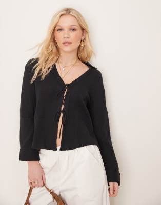 relaxed textured shirt in black-Brown