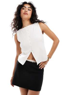 Abercrombie & Fitch Abercrombie & Fitch ribbed slashed button through sleeveless top in cream-White