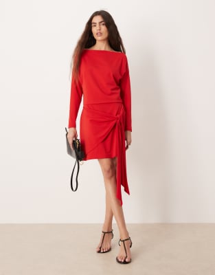 Robe courte à manches longues et encolure bateau avec détail noué à l'avant - Rouge XL