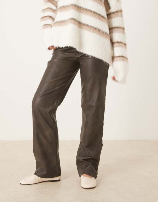 Abercrombie & Fitch - Ruimvallende broek in jaren 90-stijl met hoge taille en leerlook in bruin