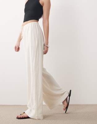 Abercrombie & Fitch - Schlupfhose in Cremeweiß mit Knitterstruktur