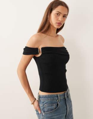 Abercrombie & Fitch - Schulterfreies Oberteil mit Metalldetails in Schwarz