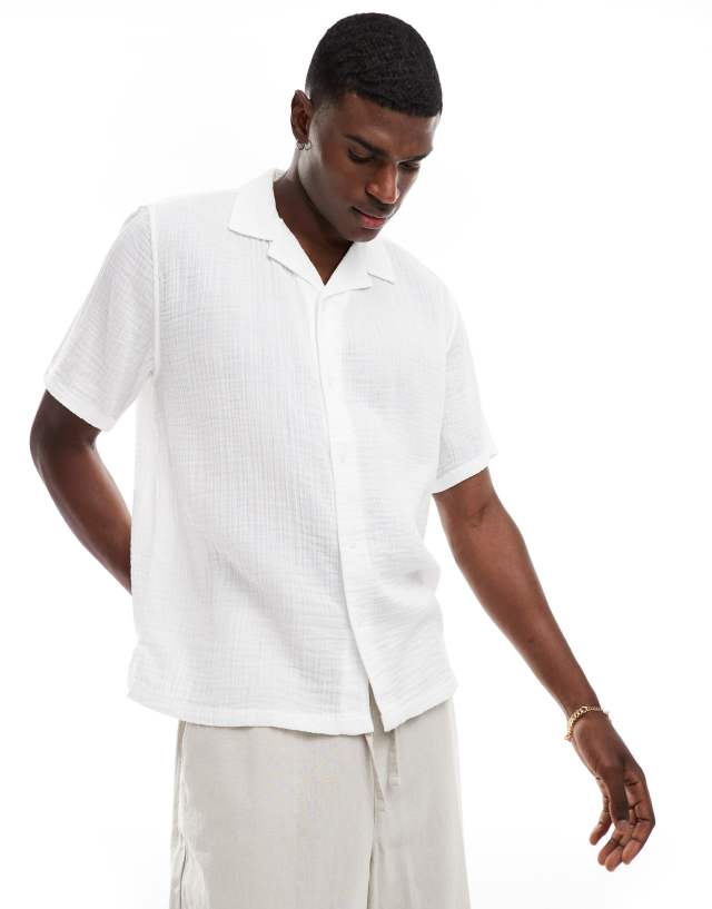 Abercrombie & Fitch - short sleeve gauzy slub shirt relaxed fit in white