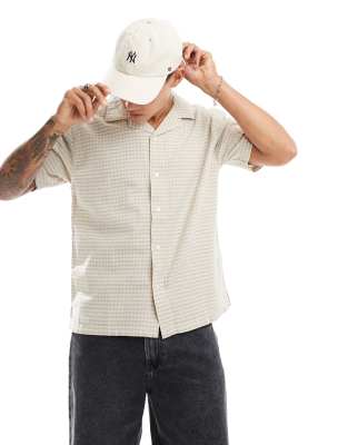 Abercrombie & Fitch Abercrombie & Fitch short sleeve gingham revere collar shirt in tan-White