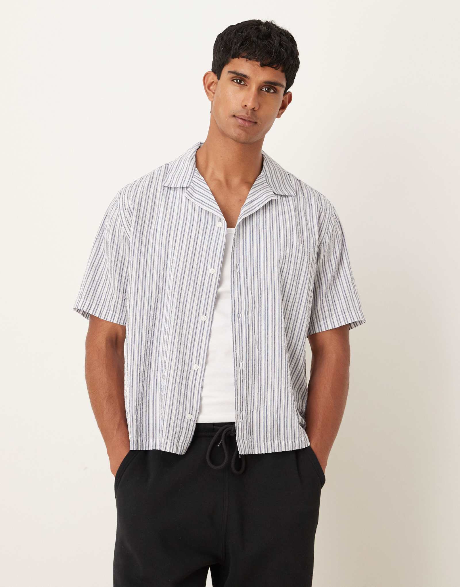 Рубашка Abercrombie & Fitch с коротким рукавом в синюю полоску