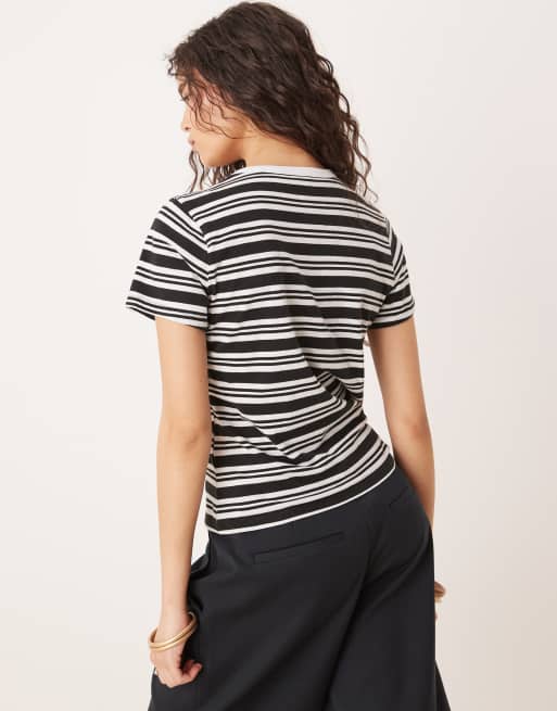 Abercrombie & Fitch short sleeve skimming tee in black stripe, 3 of 4