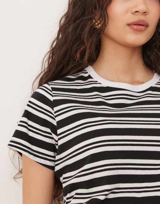 Abercrombie & Fitch short sleeve skimming tee in black stripe, 4 of 4