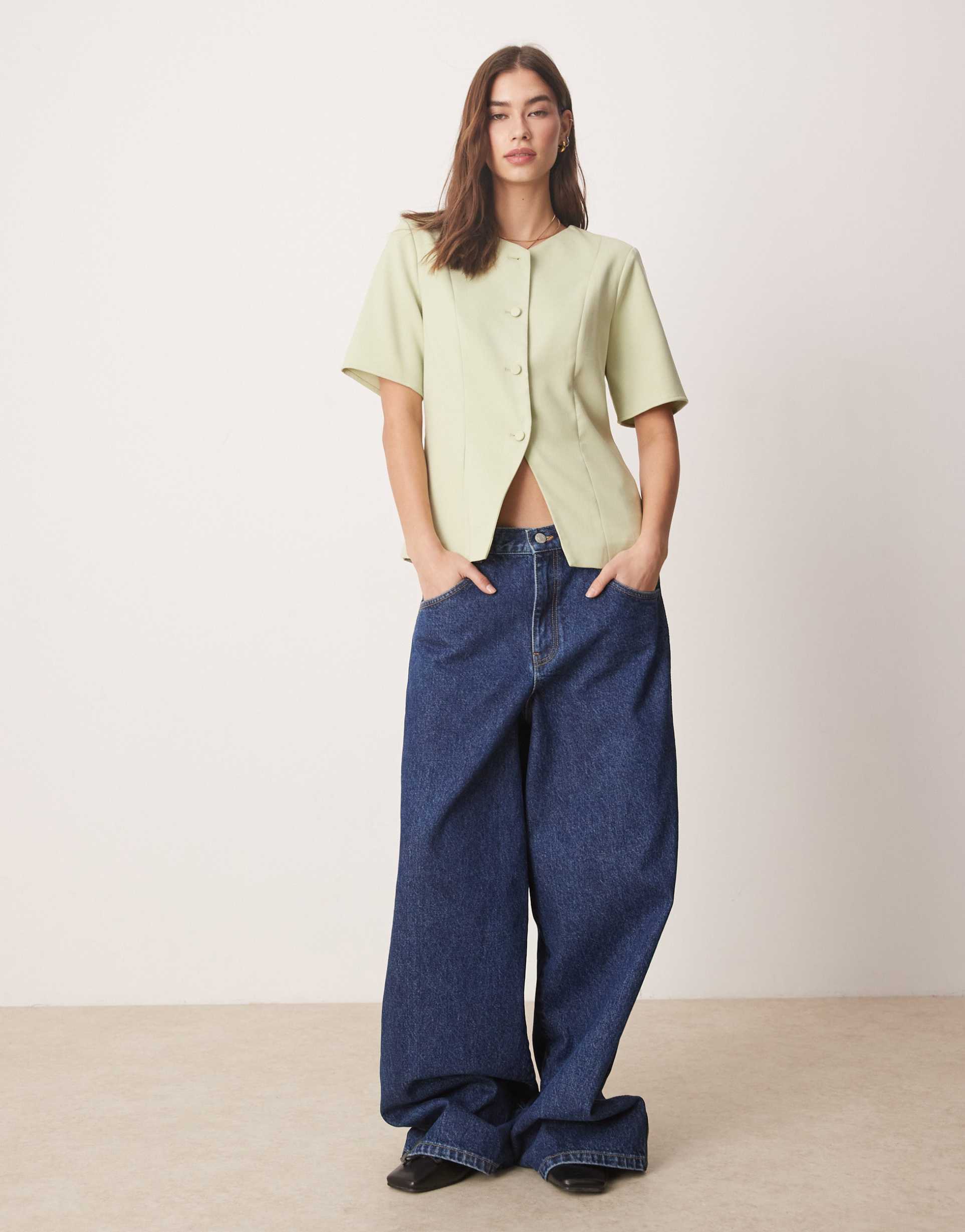 abercrombie & fitch short sleeve tailored button through top in light green