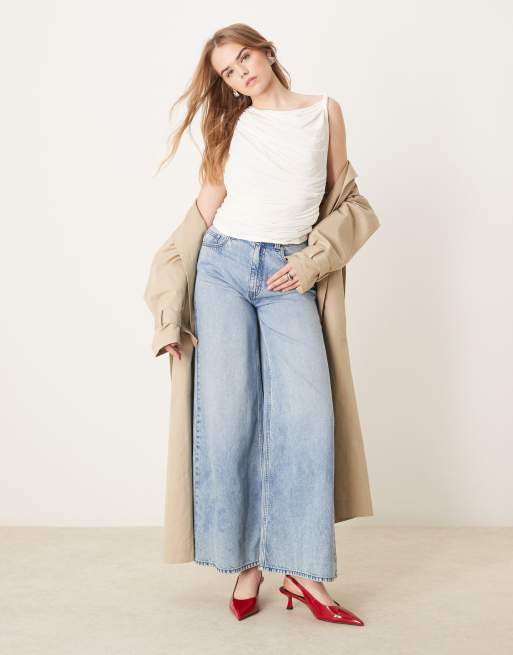 Abercrombie & Fitch skimming draped twist top in cream, 3 of 4