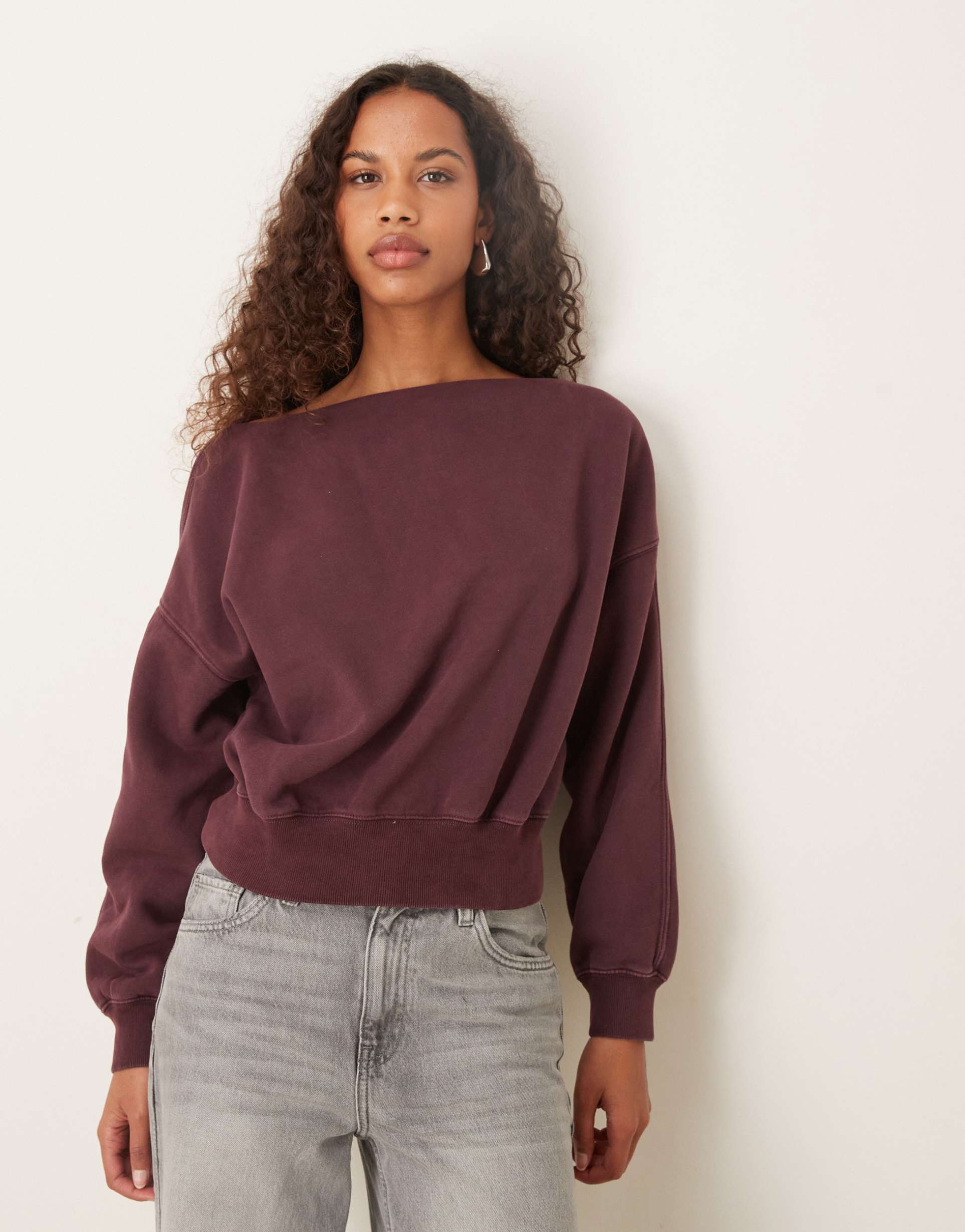 abercrombie & fitch slash neck sweatshirt in burgundy