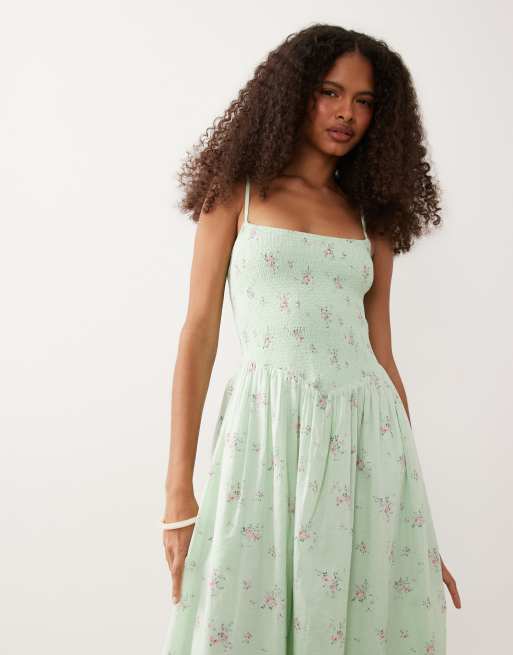 smocked midi dress green Elegance Smocked Midi Dress in Green – Jules & James Boutique main image 1