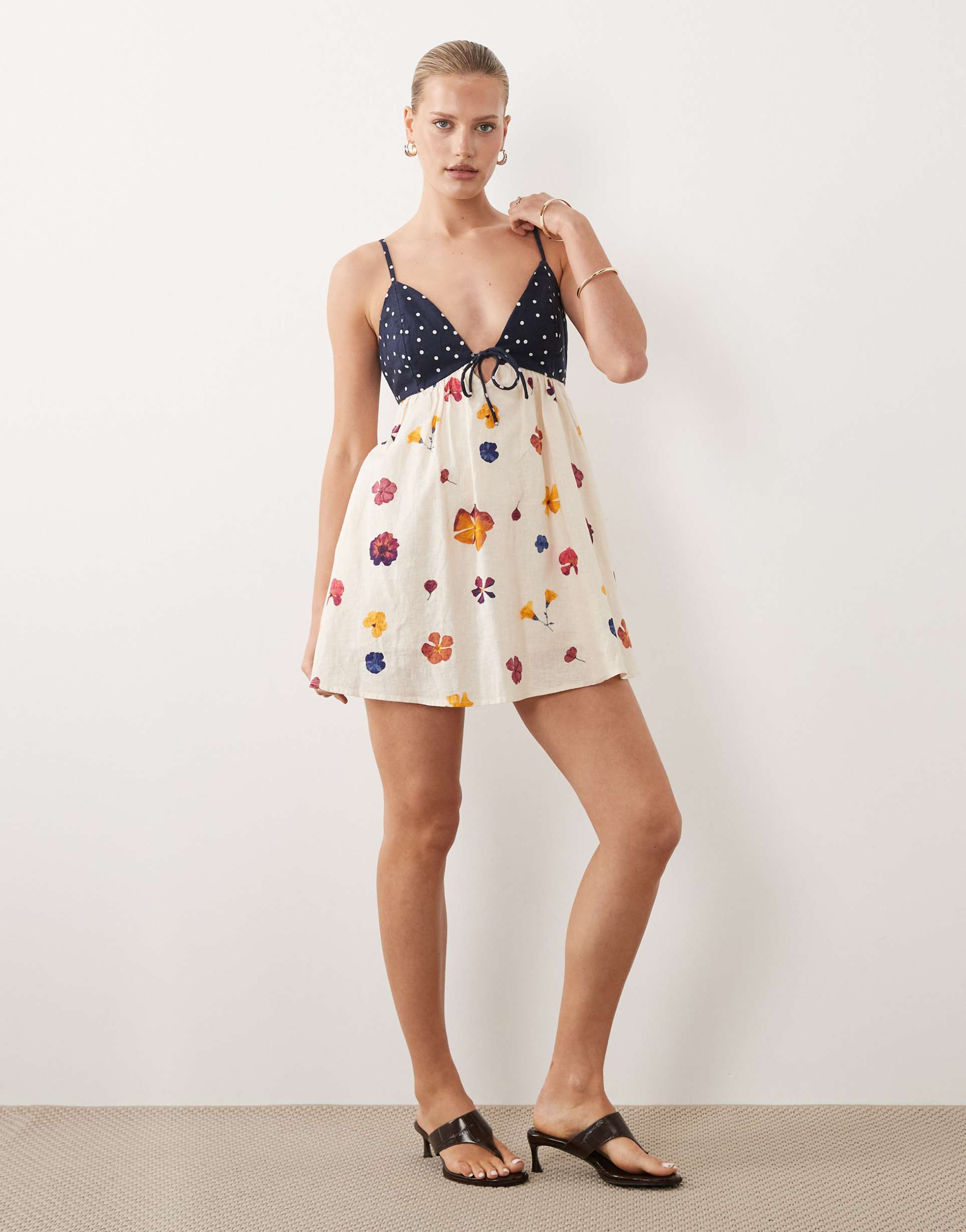 abercrombie & fitch strappy flowy mini dress with built in bra and skort in floral print