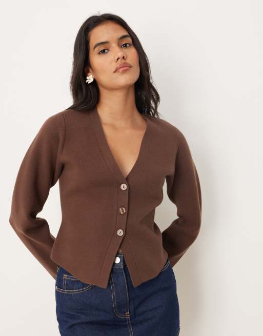 Abercrombie & Fitch – Strickjacke mit abgerundeten Ärmeln in Braun, 4 von 4