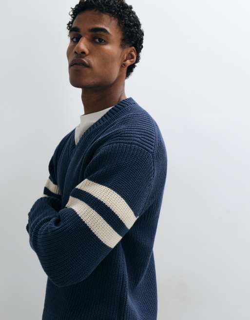 Abercrombie & Fitch Strickpullover mit V-Ausschnitt in Marineblau und weißen Streifen, 2 von 5