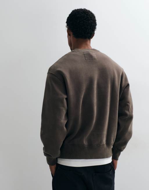 Abercrombie & Fitch - sudadera básica de cuello redondo en marrón, 4 de 5