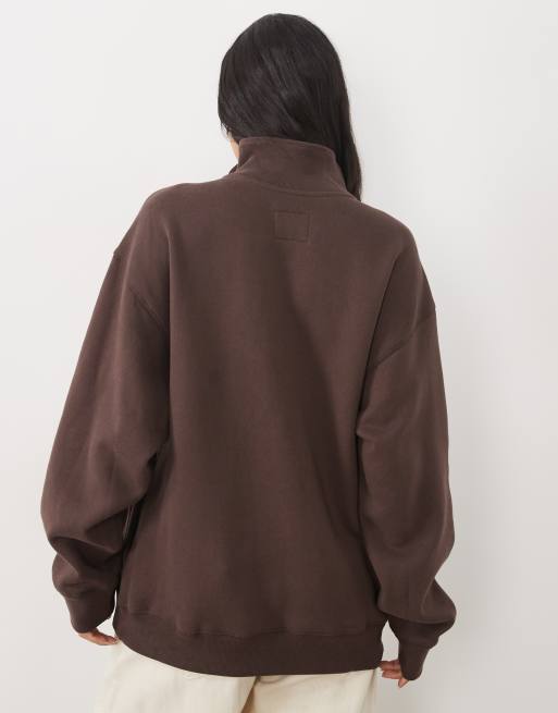 Abercrombie & Fitch - Sudadera marrón con logo frontal y cremallera de 1/4, 4 de 4