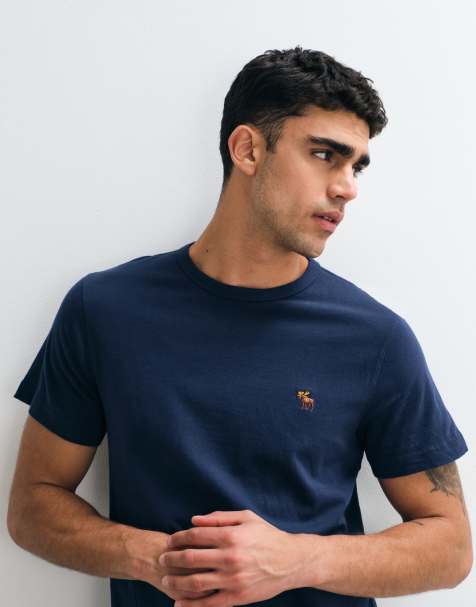 Abercrombie & Fitch – Svart t-shirt med klassisk logga som går ton-i-ton - view 1
