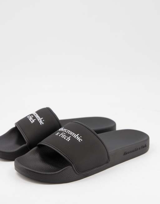 Abercrombie & Fitch – Svarta tofflor med textlogga