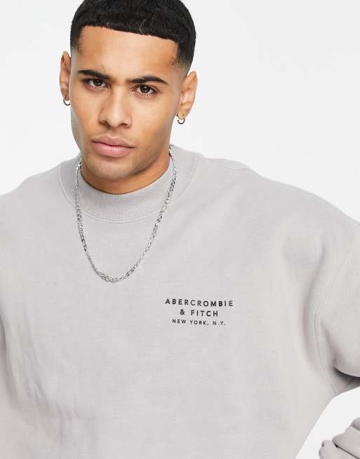 Abercrombie & Fitch - Sweat ras de cou avec logo ombré en relief - Marron