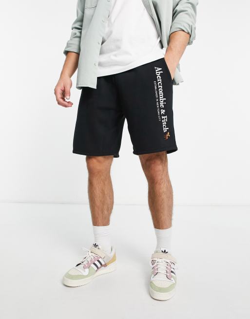 Abercrombie & Fitch – Sweatshorts mit Logo in Schwarz, 3 von 4