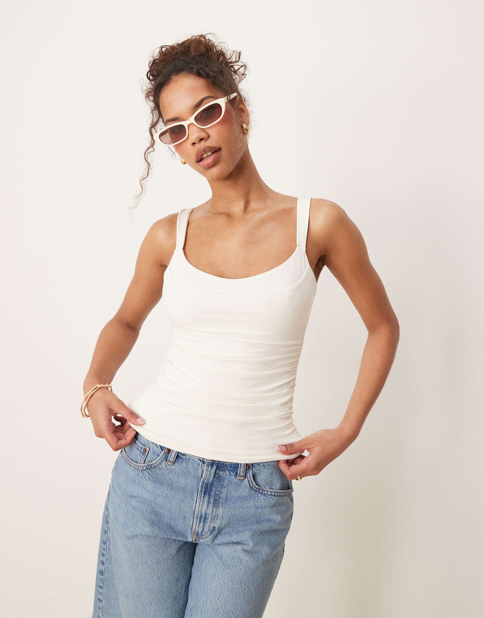 abercrombie & fitch sweetheart neckline contrast top in off white