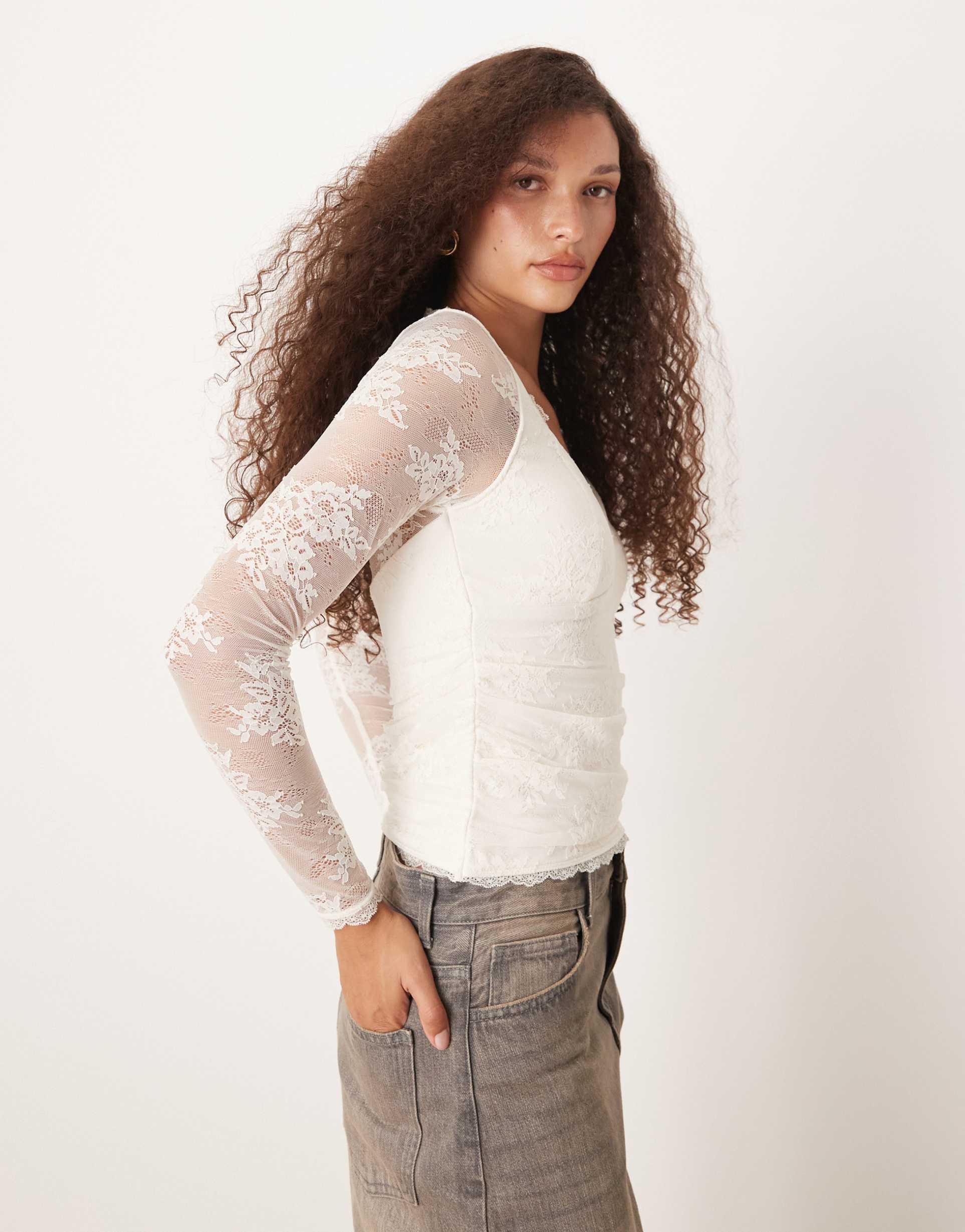 abercrombie & fitch sweetheart neckline lace long sleeve top in white