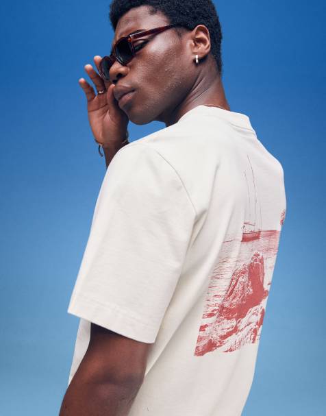 Abercrombie & Fitch - T-shirt beige taglio corto con stampa "Destination" sul retro - view 1