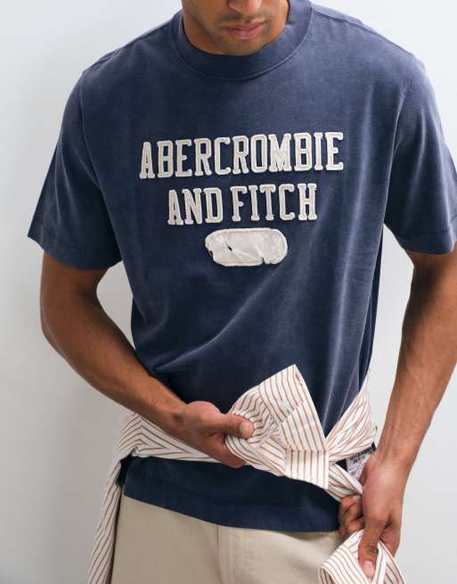 Abercrombie & Fitch - T-shirt blu scuro con logo applicato, 2 di 5