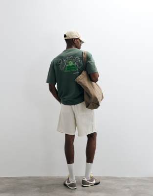 T-Shirt in Grün mit Tennisplatz-Print auf dem Rücken Grün XL