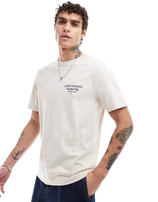 Abercrombie & Fitch - T-shirt met klassieke pasvorm en tegelachtig logoprint in het midden en op de achterkant in beige