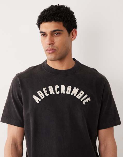 Abercrombie & Fitch – T-Shirt mit Logo-Aufnäher in verwaschenem Schwarz - view 1