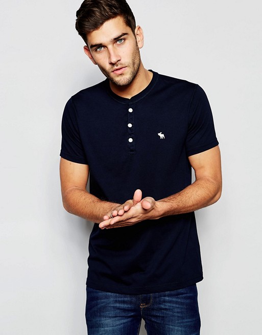 Abercrombie & Fitch T-Shirt SS Essential Henley Slim Muscle Fit | ASOS