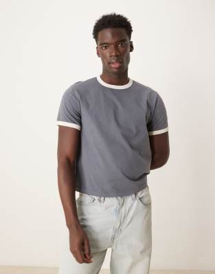 Abercrombie & Fitch - T-shirt taglio corto e stretto color blu slavato con profili a contrasto