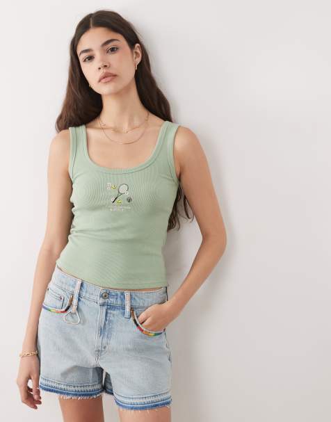 Abercrombie & Fitch – Tanktop in Grün mit U-Ausschnitt und Tennis-Stickerei - view 1