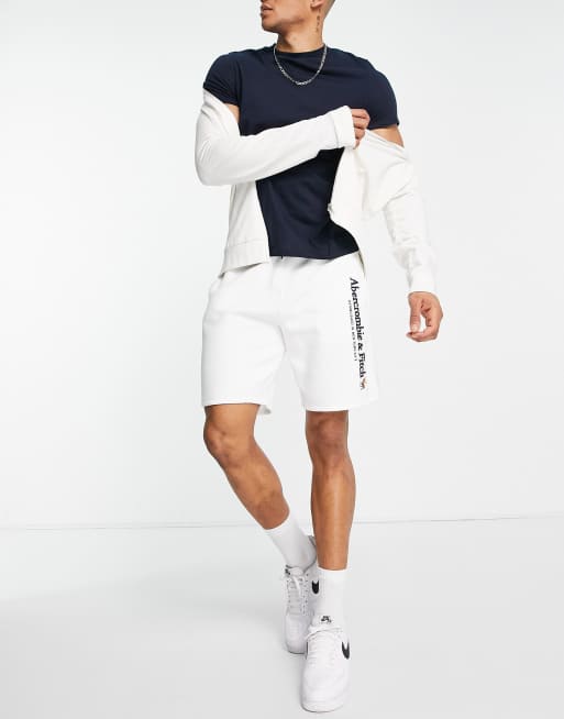 voltereta pico Inicialmente Abercrombie & Fitch tech logo sweat shorts in white | ASOS