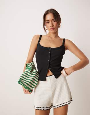 thick straps ribbed button up tank top in black
