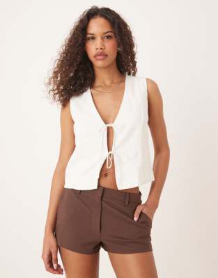 Abercrombie & Fitch tie front vest top in white