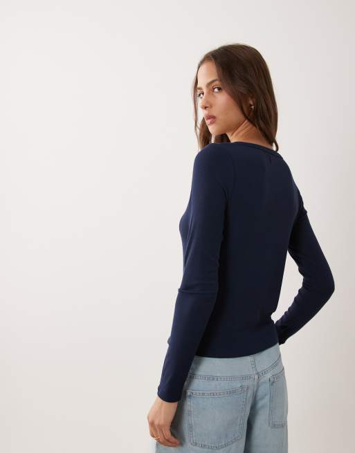 Abercrombie & Fitch - Top a maniche lunghe blu navy a coste con scollo serafino, 4 di 4