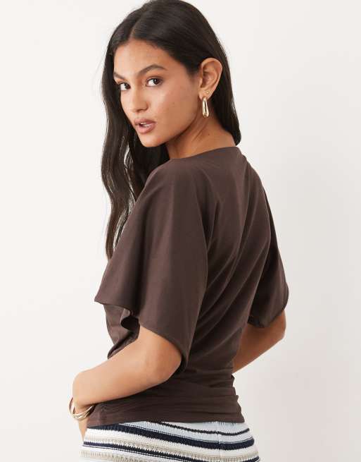Abercrombie & Fitch - Top marrone con scollo a barchetta e maniche con volant, 4 di 4