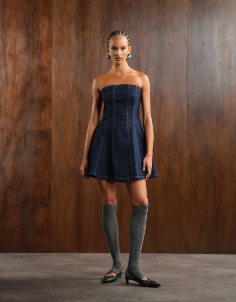Abercrombie & Fitch – Trägerloses, fließendes Jeans-Minikleid in Indigo - view 1
