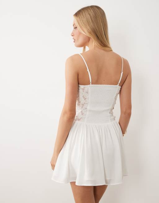 Abercrombie & Fitch – Trägerloses kurzes Spitzen-Brautkleid in Weiß, 3 von 4