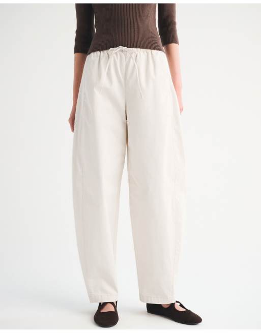 Abercrombie & Fitch Twill barrel pull-on pant in cream, 2 of 5