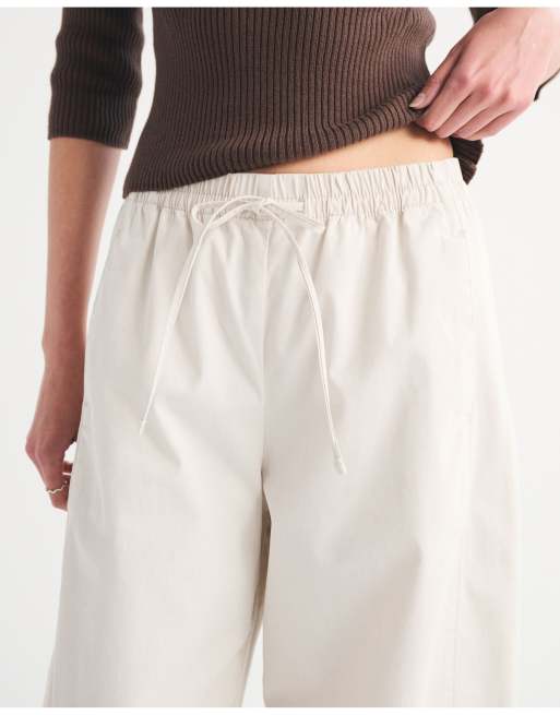 Abercrombie & Fitch Twill barrel pull-on pant in cream, 3 of 5