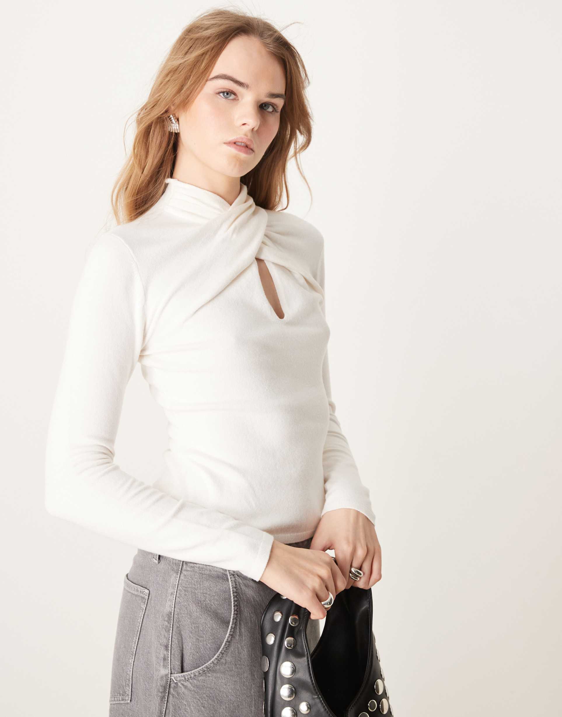 abercrombie & fitch twist front detail top in cream