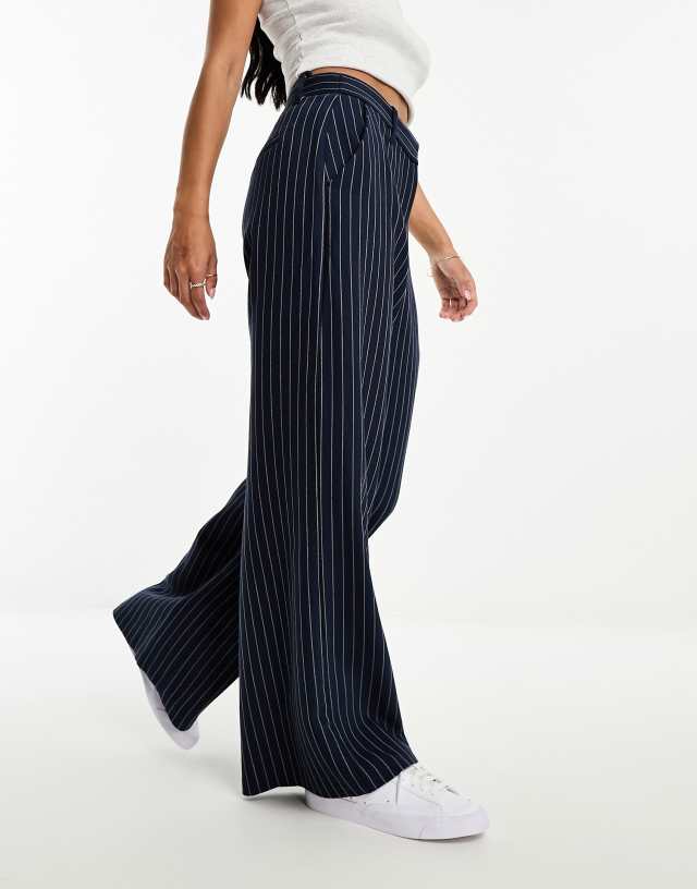 Abercrombie & Fitch - ultra-wide leg tailored trousers in navy stripe