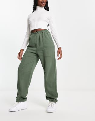 Abercrombie & Fitch utility cuffed cargo trackies in green 